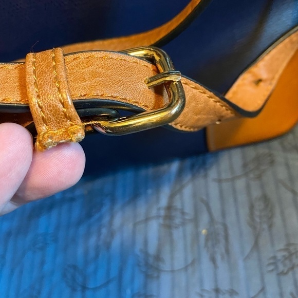 Dooney and Bourke pebble grain satchel with smooth leather accents - Picture 4 of 7